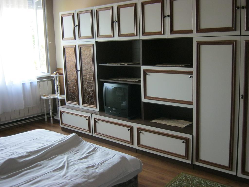 Kitti Apartman บาลาตงโบกลาร์ ห้อง รูปภาพ
